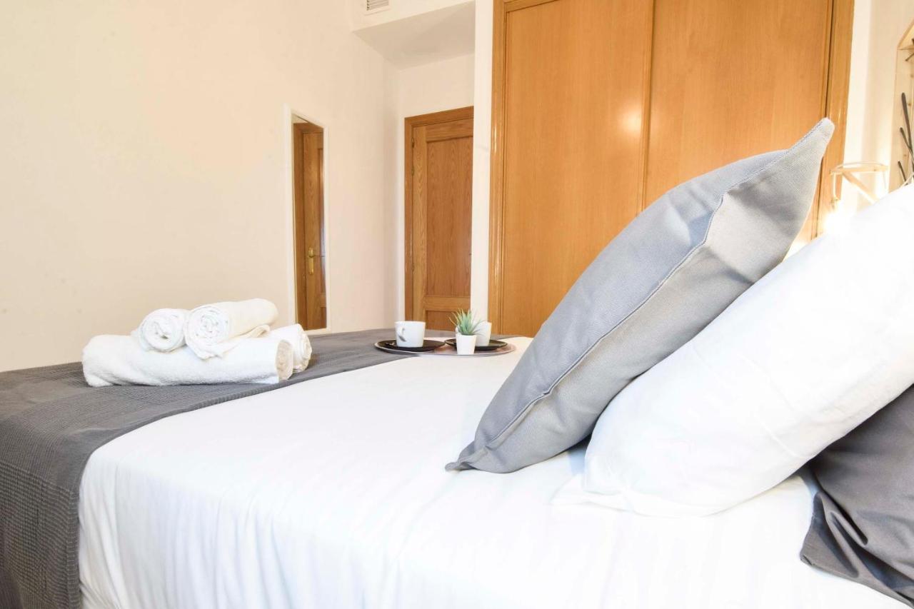 P&P Apartaments Carrera De Capuchinos Малага Екстериор снимка